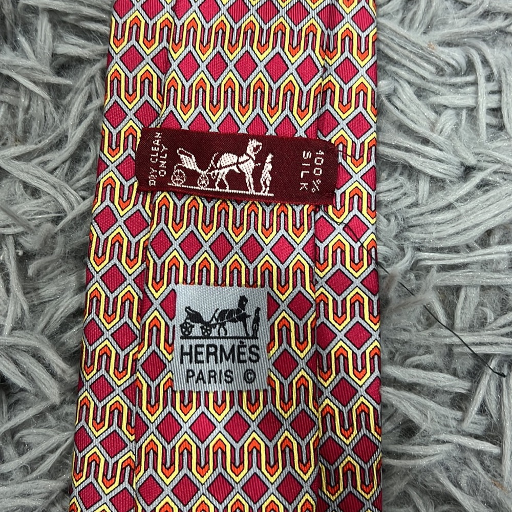 • Hermes • Mens Authentic Silk Printed Tie Pink Orange Yellow Gray - Picture 3 of 3